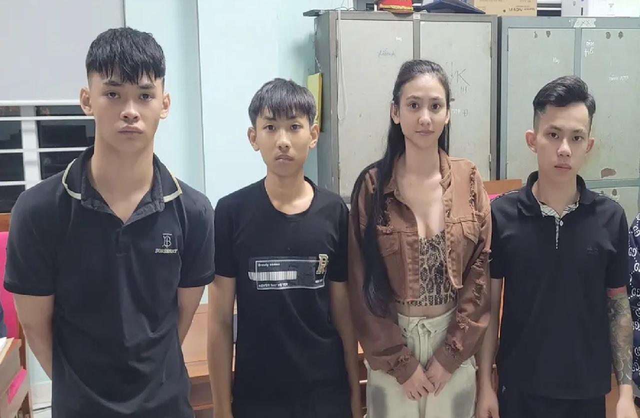 Nữ quái cầm đầu nhóm côn đồ xông vào phòng trọ chém người