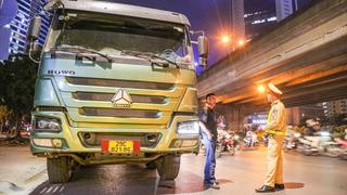 Tăng cường xử lý xe quá khổ, quá tải dịp cuối năm