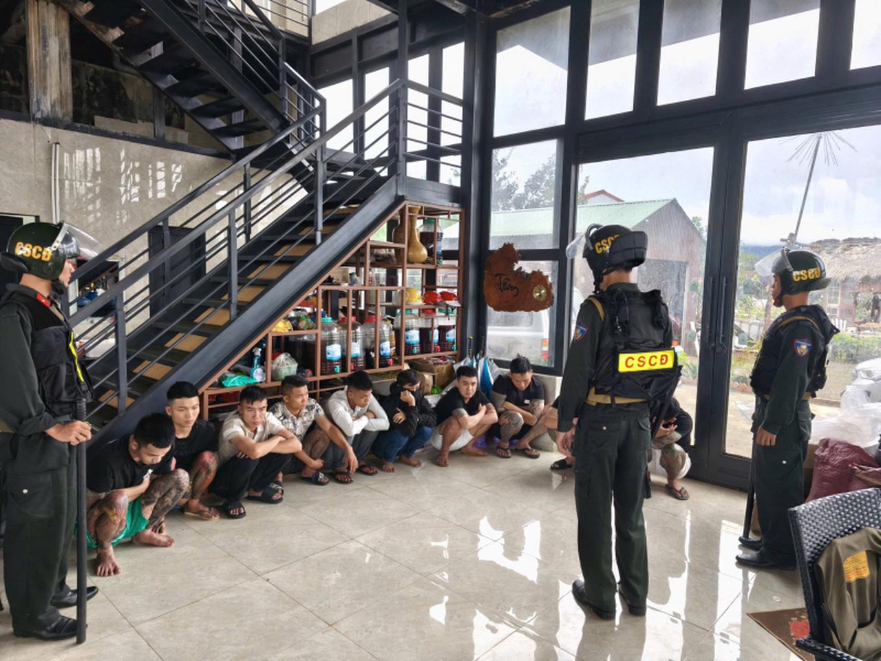 Đột kích tiệc ma túy trong homestay Đột kích tiệc ma túy trong homestay