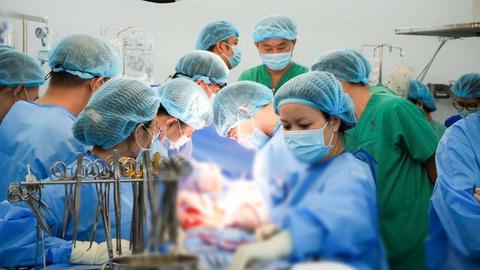 Trái tim đập trở lại sau 127 phút rời khỏi cơ thể người hiến