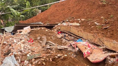 Điều tra vụ sập móng nhà làm 2 người tử vong
