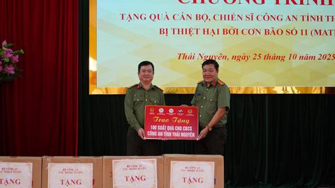 Cục Ngoại tuyến tặng quà nhân dân bị ảnh hưởng bởi lũ lụt tại Thái Nguyên