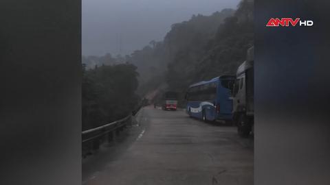Mưa lớn gây sạt lở, chia cắt giao thông và nguy cơ ngập lụt tại Đà Nẵng
