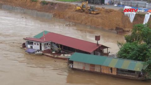 Mưa lớn dồn dập, lũ trên các sông miền Trung tiếp tục lên cao
