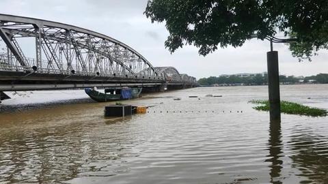 Lũ đặc biệt lớn trên các sông ở Huế - Đà Nẵng, nguy cơ sạt lở và lũ quét rất cao