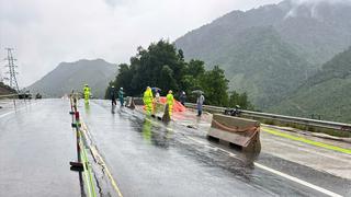 Khẩn trương khắc phục sạt lở sau mưa lũ trên cao tốc La Sơn - Túy Loan