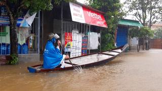 Miền Trung tiếp tục mưa lớn, nhiều khu vực ngập sâu, chia cắt giao thông
