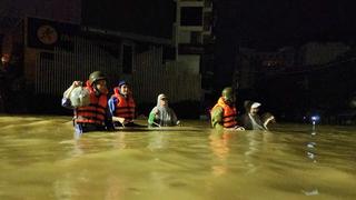 Xuyên đêm cứu trợ nhân dân trong mưa lũ lịch sử