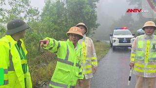 Ứng trực đảm bảo an toàn người dân tại các điểm sạt lở