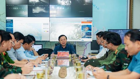 Lũ trên sông ở Huế và Đà Nẵng dâng cao