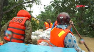 Khẩn trương cứu trợ những hộ dân bị cô lập do lũ 