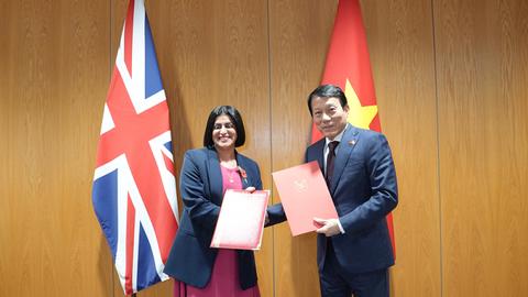 Bộ trưởng Lương Tam Quang hội đàm với Bộ trưởng Bộ Nội vụ Anh