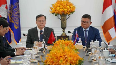 Thứ trưởng Nguyễn Văn Long làm việc với Bộ trưởng cấp cao, Giám đốc Trung tâm Quốc gia công nghệ, thông tin Campuchia