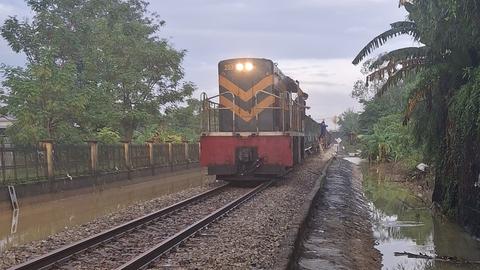 Thông tuyến đường sắt Bắc - Nam qua thành phố Huế