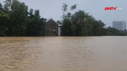 Mưa lớn gây lũ lụt, sạt lở nhiều nơi ở Quảng Trị, Hà Tĩnh, Huế