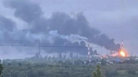 Hàng loạt cơ sở năng lượng của Nga bị tấn công bằng UAV