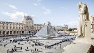 Bảo vệ Louvre tăng cường an ninh sau vụ trộm táo tợn