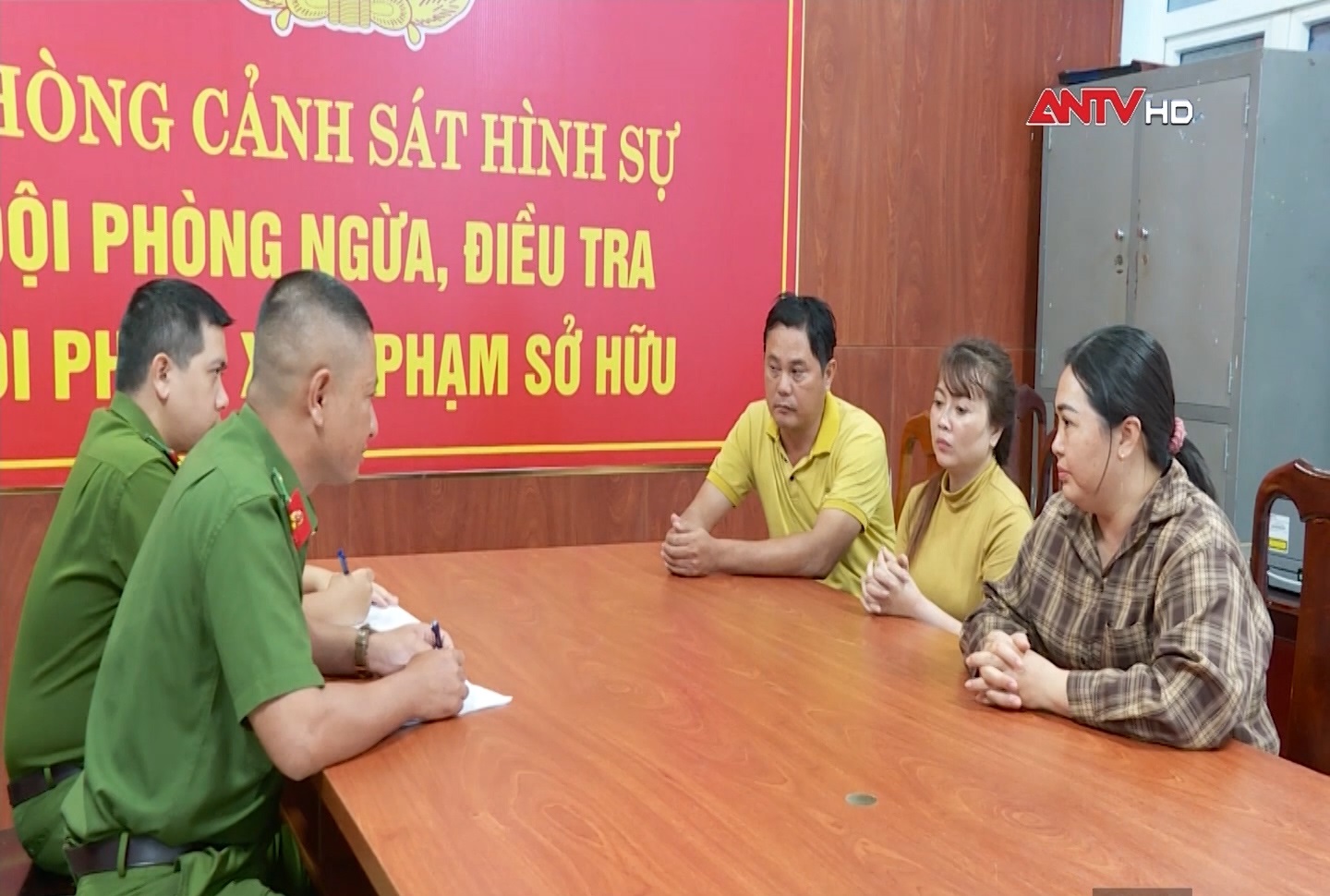 Bắt nhóm đối tượng dàn cảnh cưỡng đoạt 21,5 tỷ đồng