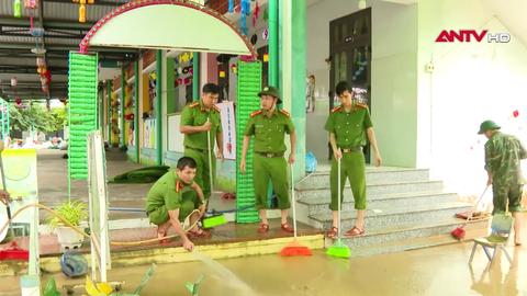 Công an Đà Nẵng hỗ trợ người dân khắc phục hậu quả mưa lũ