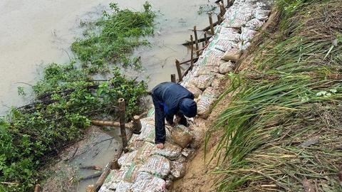 Nỗ lực gia cố đập hồ chứa Nam Bình Thượng