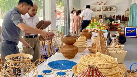 Đưa tinh hoa làng nghề vươn xa