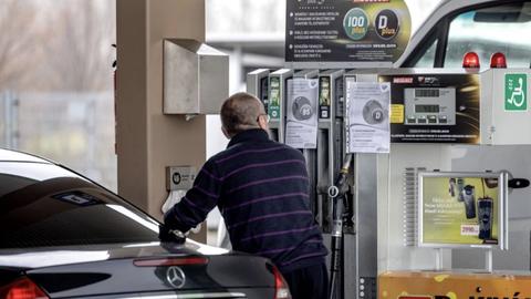 Hungary chuẩn bị dự luật ứng phó với tình trạng khẩn cấp về nhiên liệu