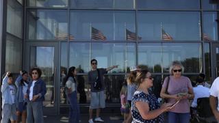 Người dân Mỹ chật vật xoay sở trong khi Chính phủ đóng cửa