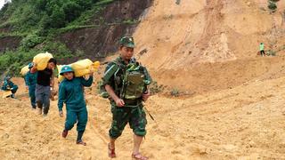 Khẩn trương khơi thông, cứu trợ hàng nghìn hộ dân bị cô lập