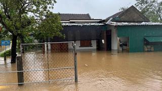 Gần 5.400 hộ dân ở Hà Tĩnh vẫn bị nước lũ chia cắt