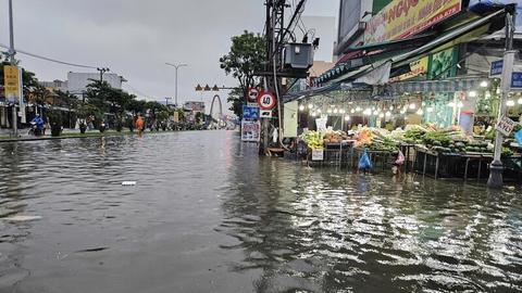 Đà Nẵng: Người dân lại hối hả dọn đồ chạy lũ