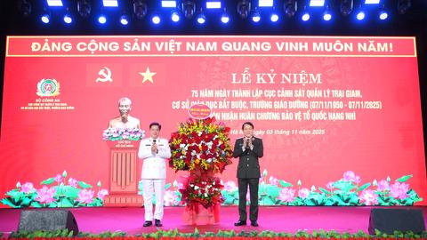 Cục Cảnh sát quản lý trại giam, cơ sở giáo dục bắt buộc, trường giáo dưỡng đón nhận Huân chương Bảo vệ Tổ quốc hạng Nhì