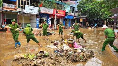 Sáng mãi tình người và màu áo xanh Công an nhân dân 