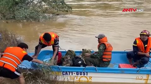 Công an Quảng Trị giải cứu 3 người dân bị nước lũ cô lập 
