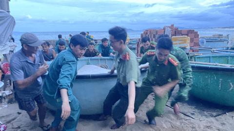 Công an Quảng Ngãi huy động tối đa lực lượng ứng phó bão 13