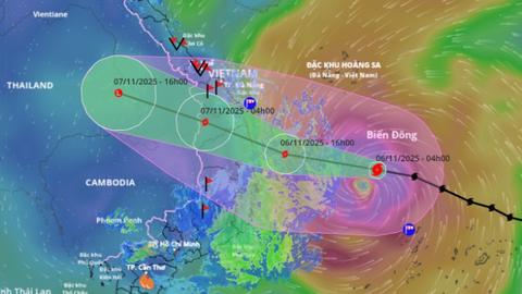  Bão số 13 đi vào đất liền miền Trung trong đêm nay