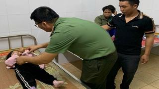 Công an xã băng rừng, vượt bão đưa bé gái đi cấp cứu