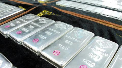 Thị trường bạc hạ nhiệt sau cơn sốt