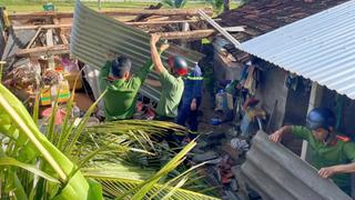 Công an các tỉnh hỗ trợ người dân khắc phục hậu quả sau bão số 13