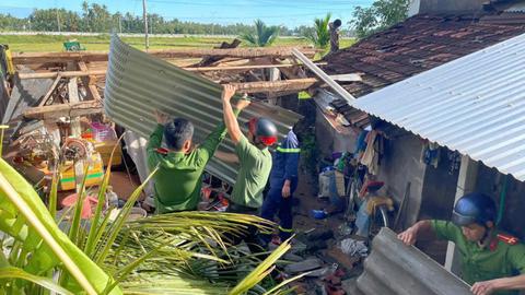 Công điện Bộ Công an về khắc phục hậu quả bão số 13