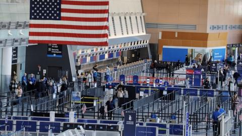 Mỹ có thể cắt giảm 20% chuyến bay nếu chính phủ tiếp tục đóng cửa