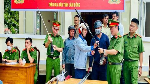 Nâng cao nhận thức và hiểu biết pháp luật về vũ khí, vật liệu nổ và công cụ hỗ trợ