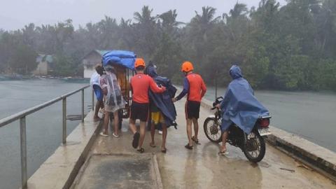 Philippines báo động đỏ vì siêu bão Fung-Wong