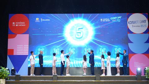 Lan tỏa thông điệp 'Không một mình'