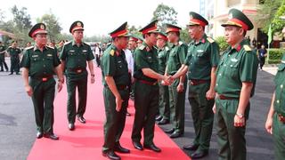 Bộ trưởng Bộ Quốc phòng làm việc với Sư đoàn 5 và Tỉnh ủy Tây Ninh