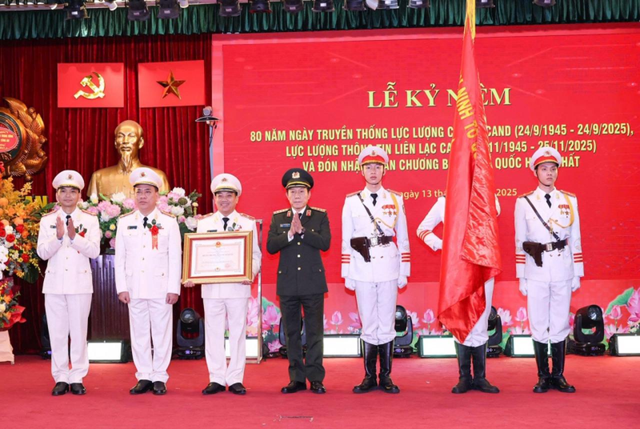 Cục Viễn thông và cơ yếu đón nhận Huân chương Bảo vệ Tổ quốc hạng Nhất