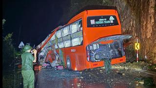 Hiện trường vụ sạt lở vùi xe khách trên đèo Khánh Lê