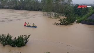 Ngập lụt, sạt lở nhiều nơi ở miền Trung 