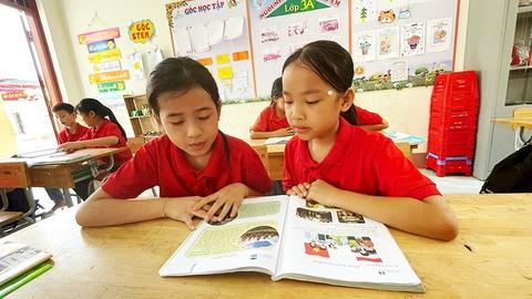 Tổ chức một bộ sách giáo khoa theo hướng nào?