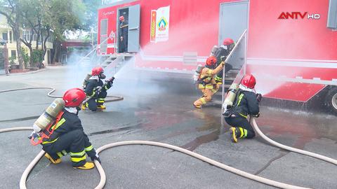 Đôi tay thắp lửa