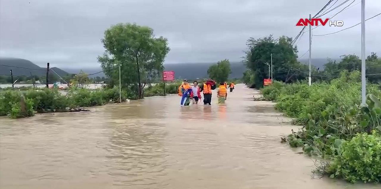 Cứu hộ thành công 22 người bị lũ cô lập tại Đồng Rọ